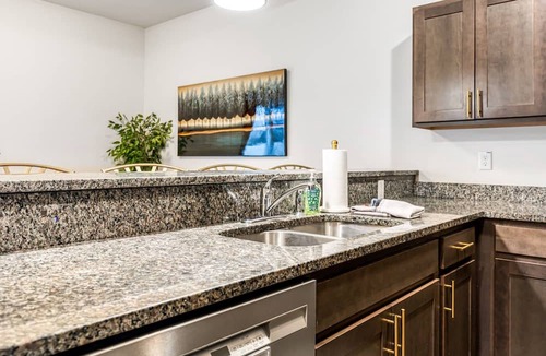 Glencoe House | Spacious Townhome Retreat by StayLage