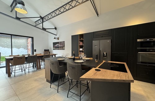 Republique House | Le Garage des 24 heure
