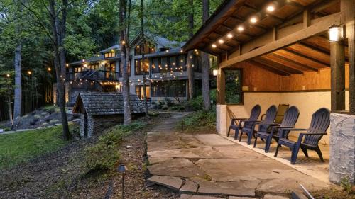 Hendersonville House | The Willows Retreat