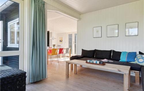 Hornsved House | Amazing Home In Jægerspris With Kitchen