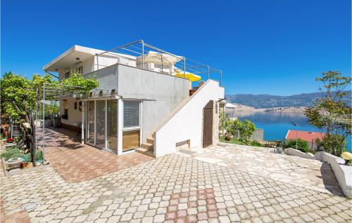 Bosana Apartment | 1 Bedroom Beach Front Apartment In Bosana