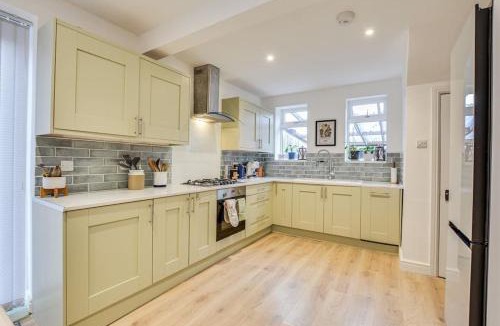 Little Hulton House | Modern and stylish 2 beds house