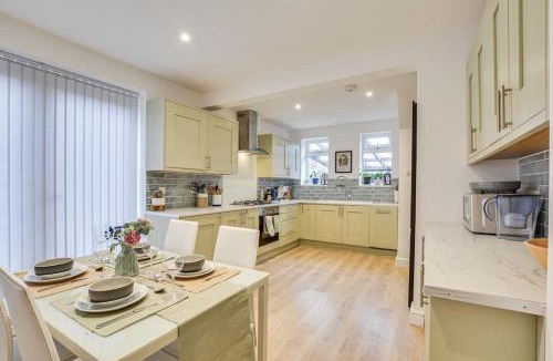 Little Hulton House | Modern and stylish 2 beds house