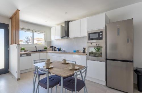 Lunel House | La Petite Camarguaise - Maison à 15min de la plage