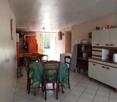 Arnay-le-Duc House | Les pivoines