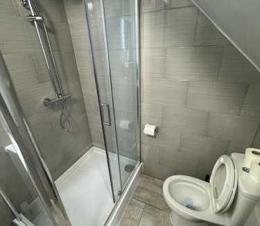 Brent House | 149 budget guesthouse