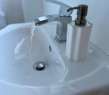 Feltham West House | Sunset En-Suite-free parking