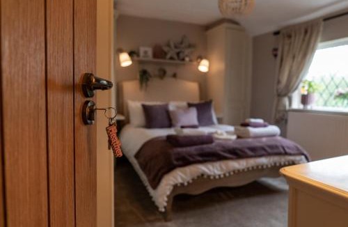 Appley Bridge House | Heather room at field view cottage