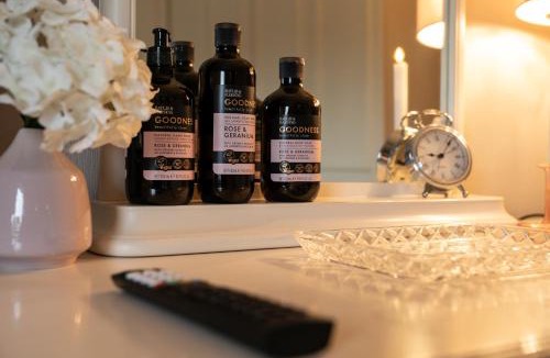 Appley Bridge House | Heather room at field view cottage