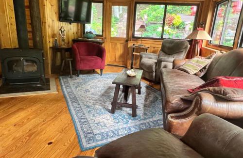 Bakersville House | Artisan Cabin on Houndhill