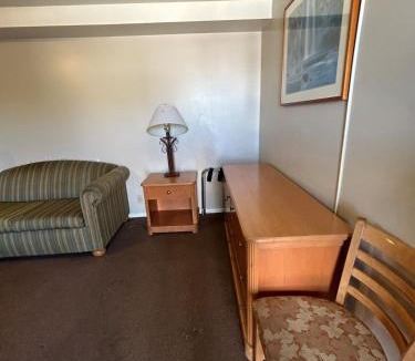 Garden City Hotel | Bear Necessities Suite