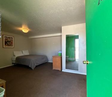 Garden City Hotel | Simple Motel Stay Suite