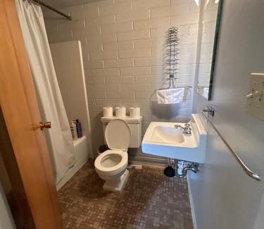 Garden City Hotel | Simple Motel Stay Suite