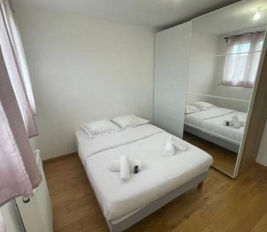 Pontault-Combault House | Maison 6 couchages avec jardin