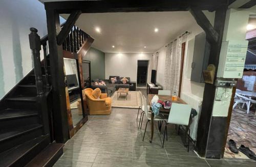 Bezons House | Izzy