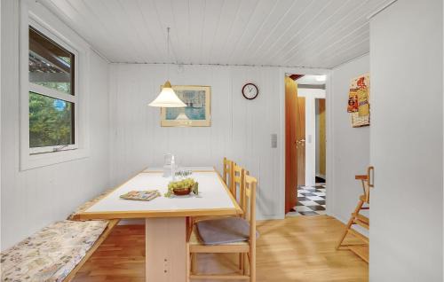 Vinderup House | Cozy Home In Vinderup With Kitchen