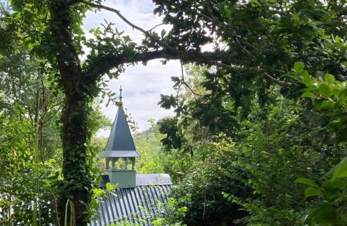 Bude Cabin | Enchanting Hand Painted Tabernacle with Hot Tub