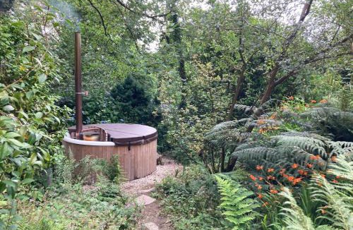 Bude Cabin | Enchanting Hand Painted Tabernacle with Hot Tub