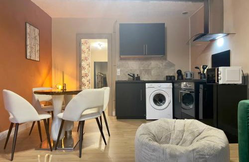 Saint-Avold Apartment | Jungle Chic