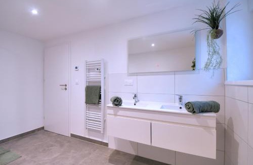 Roppenheim Apartment | L'Oasis tropicale