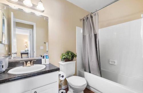 Melbourne Apartment | Chic 3BR/2BA Escape: Pool, Gym, Laundry in Unit