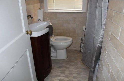 Vollintine-Evergreen House | 3BR, 2BA Hidden Gem in Midtown/Evergreen district