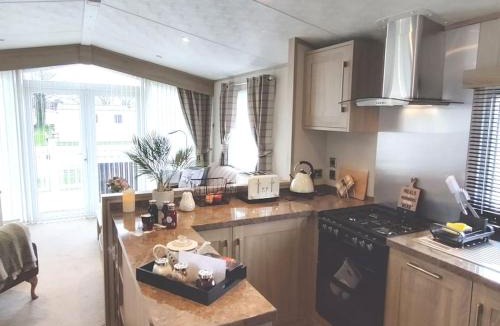 Tiptoe Resort | Forest Getaway, sleeps 6 at Bashley, leisure PASS included