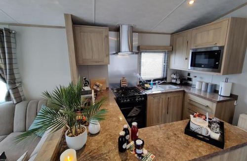 Tiptoe Resort | Forest Getaway, sleeps 6 at Bashley, leisure PASS included