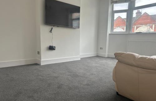 Graveney Apartment | Hidden Island