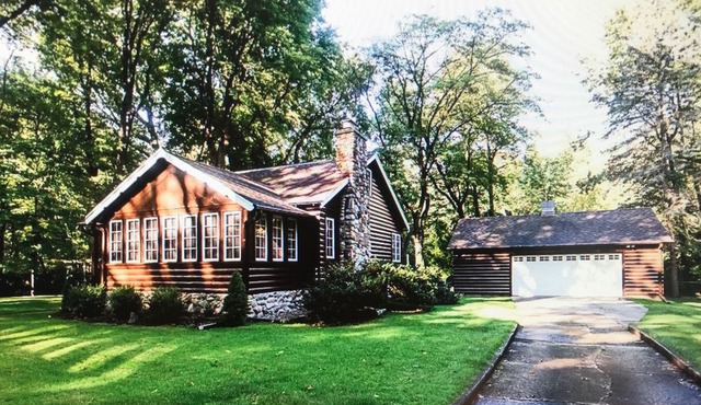 Comfortable Cabin in Woods Near Lake - 3br, 2ba, Modern Kitchen, Huge Yard, Nice