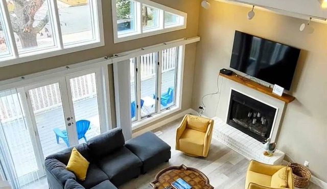 Chalet By The Bay - Sleeps 12