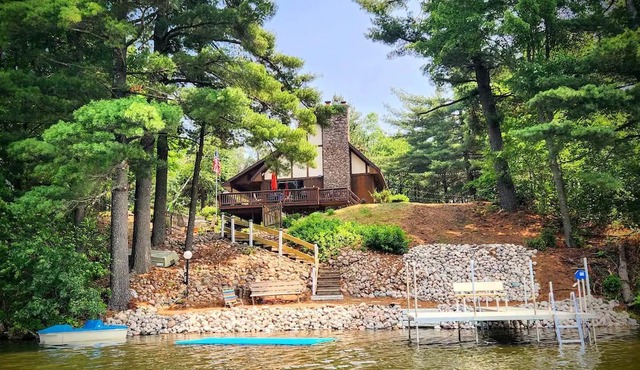 New on VRBO! Peaceful "Guest favorite" lakeside cabin. Fun for the whole family!