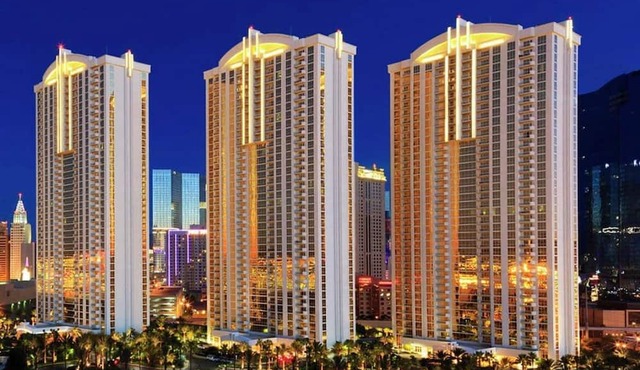 MGM Signature Suite with balcony