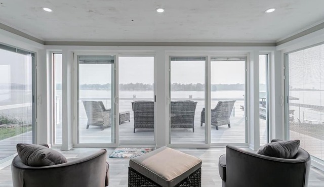 Relaxing Bayfront Home