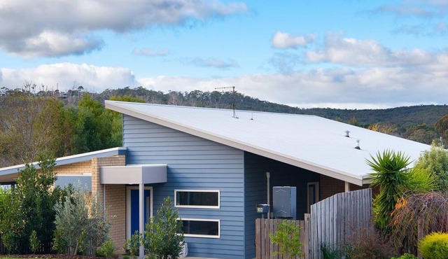 Halcyon - Stylish 2 bedroom Pet Friendly Villa!