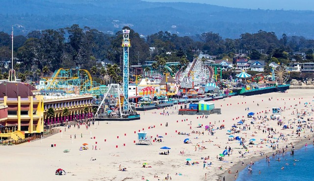 Luxury Santa Cruz Villa: Beachside Paradise with New Hot Tub & Fast Wi-Fi