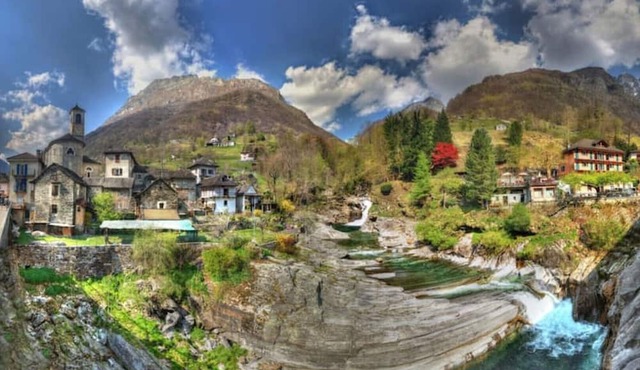 In the middle of the historic old town with a dream view of Lake Maggiore