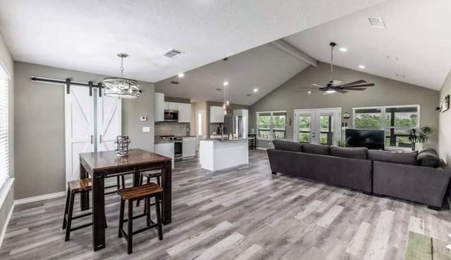New built home on Lake Livingston! Long term stays only!