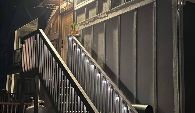 Charming Attached Cottage Loft Studio for Two