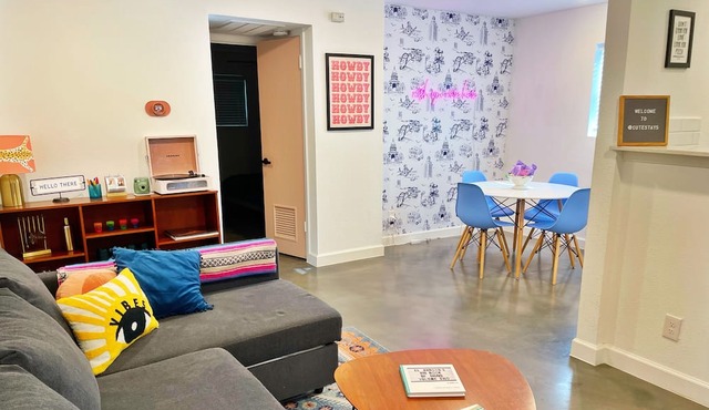 Instagrammable Condo Walkable to All in Austin!