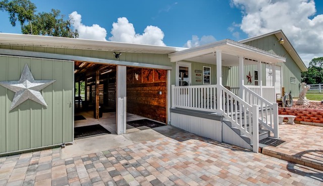 GREEN ACRES working horse farm. w/ barn apartment STALL ACCESS ;TACK ROOM