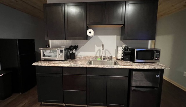 Pet Friendly Rustic Loft Close to Golf & Beaches