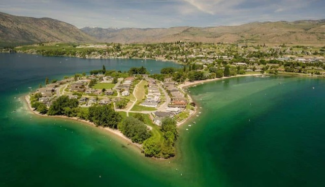 Wapato Point - Spacious 2 Bedroom W/Full Kitchen & Beach View