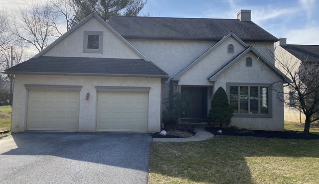 Lancaster County Home Centrally Located