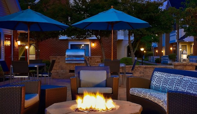 Prime Location! On-site Pool and Pet Friendly Property, Near Cheyenne Mountain
