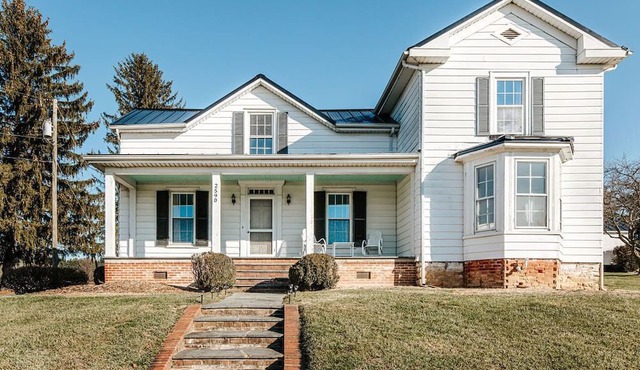 The Farmhouse at Wellington: Waynesboro, Sleeps 12