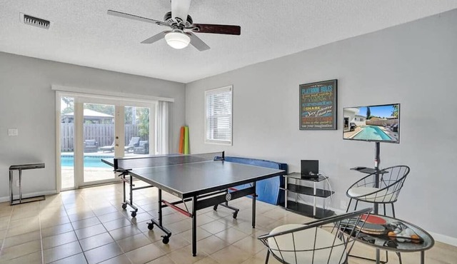 4 Bedroom Home with Game Room & Pool