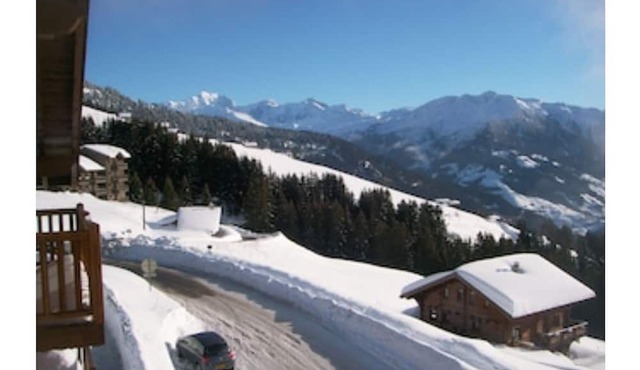 At the foot of the Ameria gondola, Locations-Lessaisies Bisanne