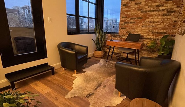 Luxury living, penthouse in heart of downtown Ottawa