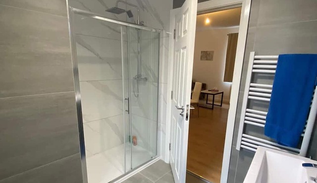 Studio apartment in Ealing F5